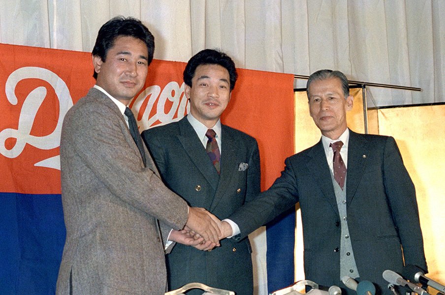 アラフォーの星野仙一は強烈だった。「巨人軍と面白く戦う」という奔放。<Number Web> photograph by Kyodo News