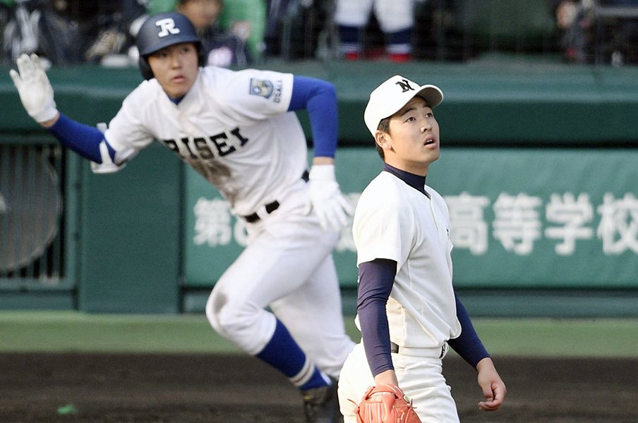 履正社・安田尚憲vs.日大三・桜井周斗。濃厚な5打席はまさに“闘争”だった。<Number Web> photograph by Kyodo News