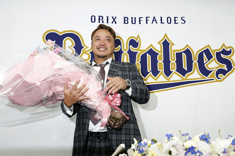 小谷野栄一は引退表明後も全力で。松坂世代とオリックスに送る感謝。<Number Web> photograph by Kyodo News