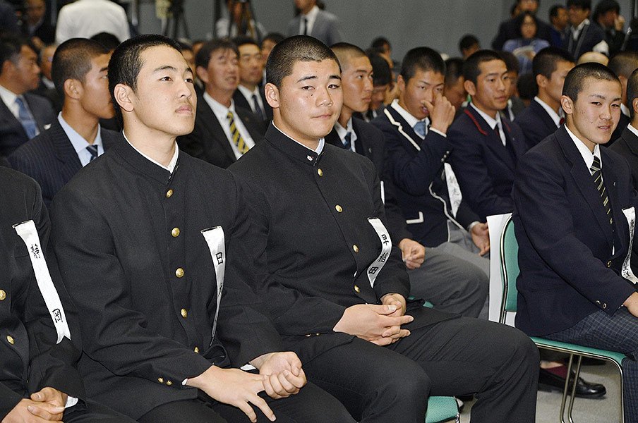 センバツ直前、注目校&選手紹介。V候補筆頭は清宮・早実ではない?<Number Web> photograph by Kyodo News