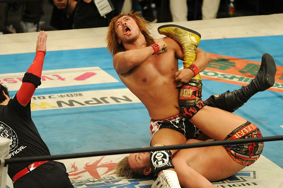 今度はベルトが俺を追いかける。新IWGP王者、内藤哲也の生き方。<Number Web> photograph by Masashi Hara