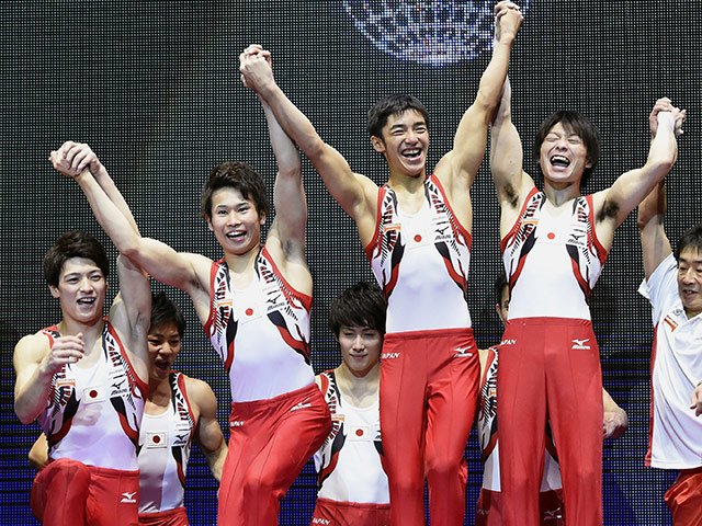 内村航平“鉄棒専念”で金メダル?白井健三、萱和磨が抱く信頼感。<Number Web> photograph by KYODO