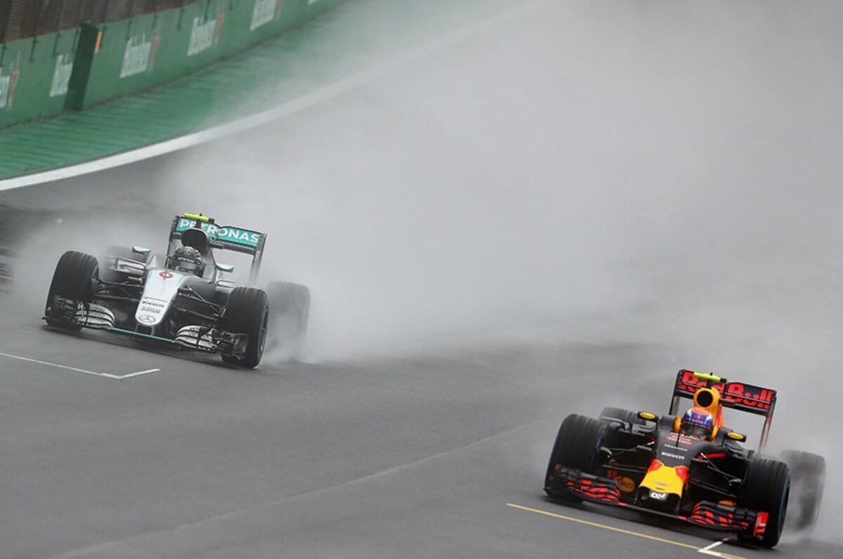 ロズベルグとハミルトンの優勝条件。逆転の鍵はあの最年少ドライバー