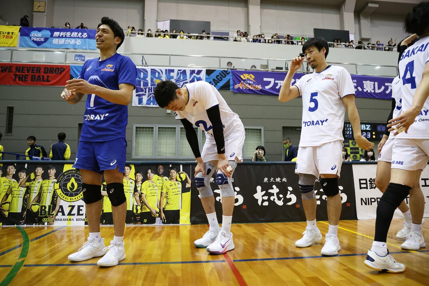 藤井の訃報を受け、特別な想いを胸に堺ブレイザーズとの一戦に臨んだ東レアローズ　©︎V.LEAGUE