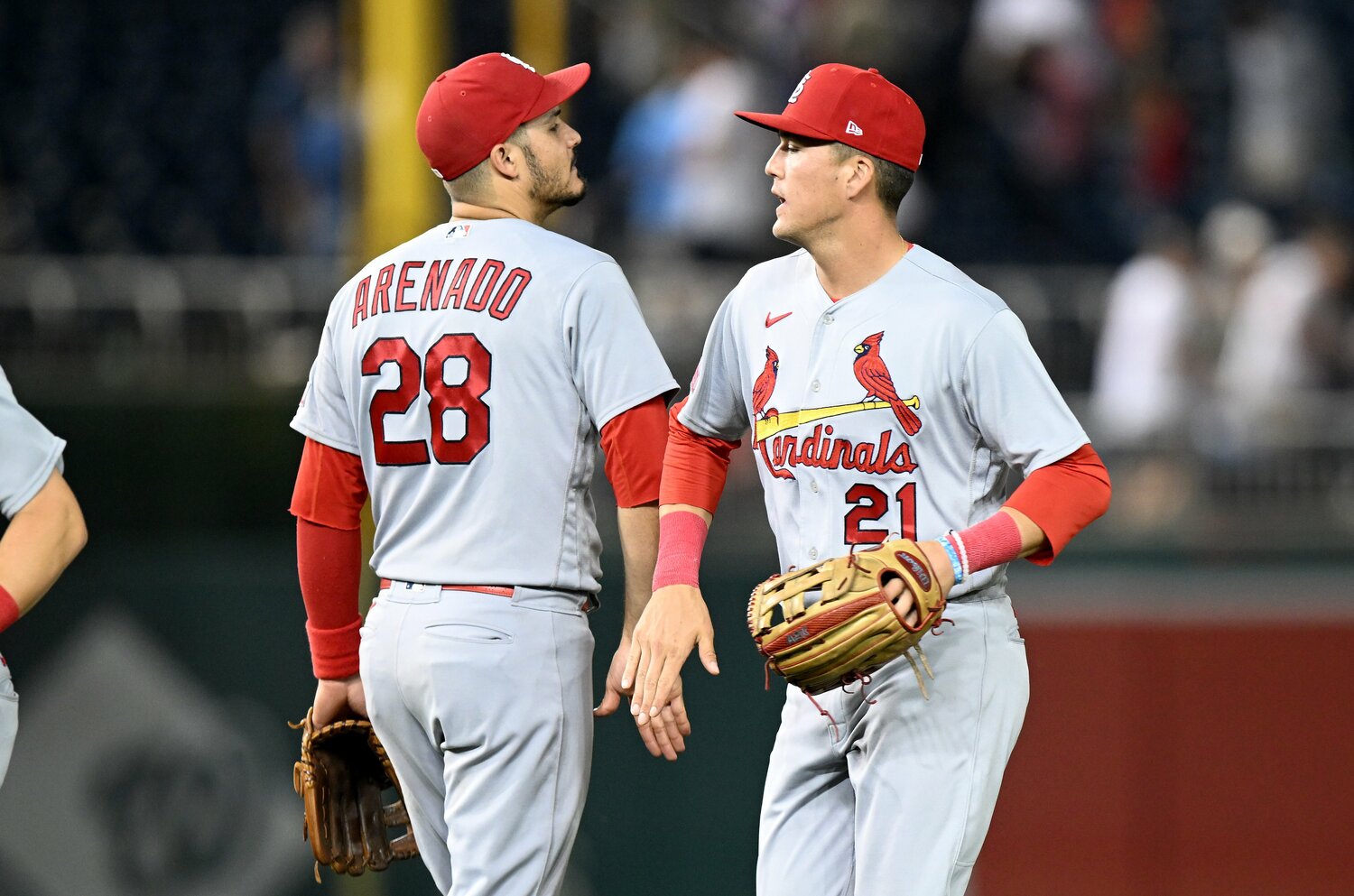 ロッキーズ時代には本塁打王3回、打点王2回の強打者にして守備の達人アレナド（左）とヌートバー　©Getty Images