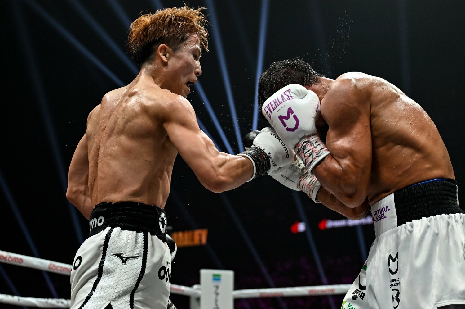 「最後の望みを絶たれ…沈んだ表情に」アフマダリエフが井上尚弥に心を折られた瞬間…元世界王者・飯田覚士の見解「中谷潤人選手はやりにくいと思ったでしょうね」＜Number Web＞ photograph by Hiroaki Finito Yamaguchi