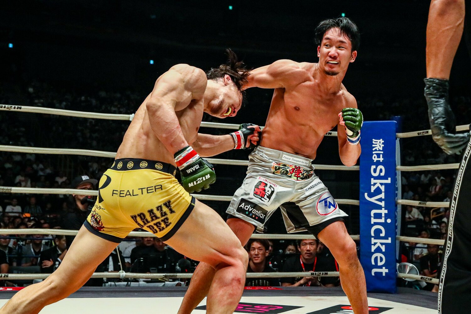 試合前から舌戦を繰り広げた矢地祐介に完勝。2020年11月のRIZINフェザー級タイトルマッチで斎藤裕に敗れるまで連勝街道は続いた　©RIZIN FF Susumu Nagao