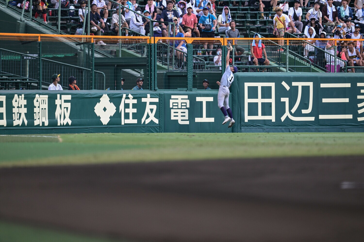 6回でマウンドを退いた後もレフトでホームラン性の当たりを好捕するなど非凡さをみせた　©Nanae Suzuki