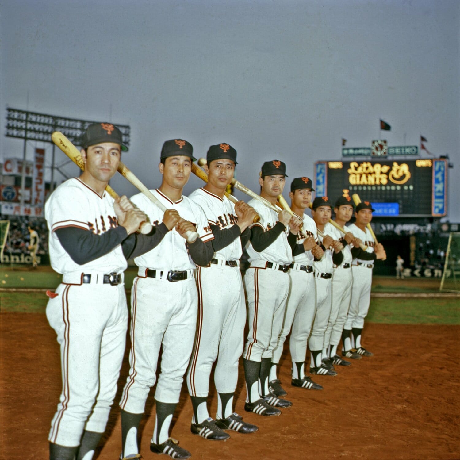 巨人のV9を達成した当時の柴田（左）と長嶋（中央）　©︎AFLO
