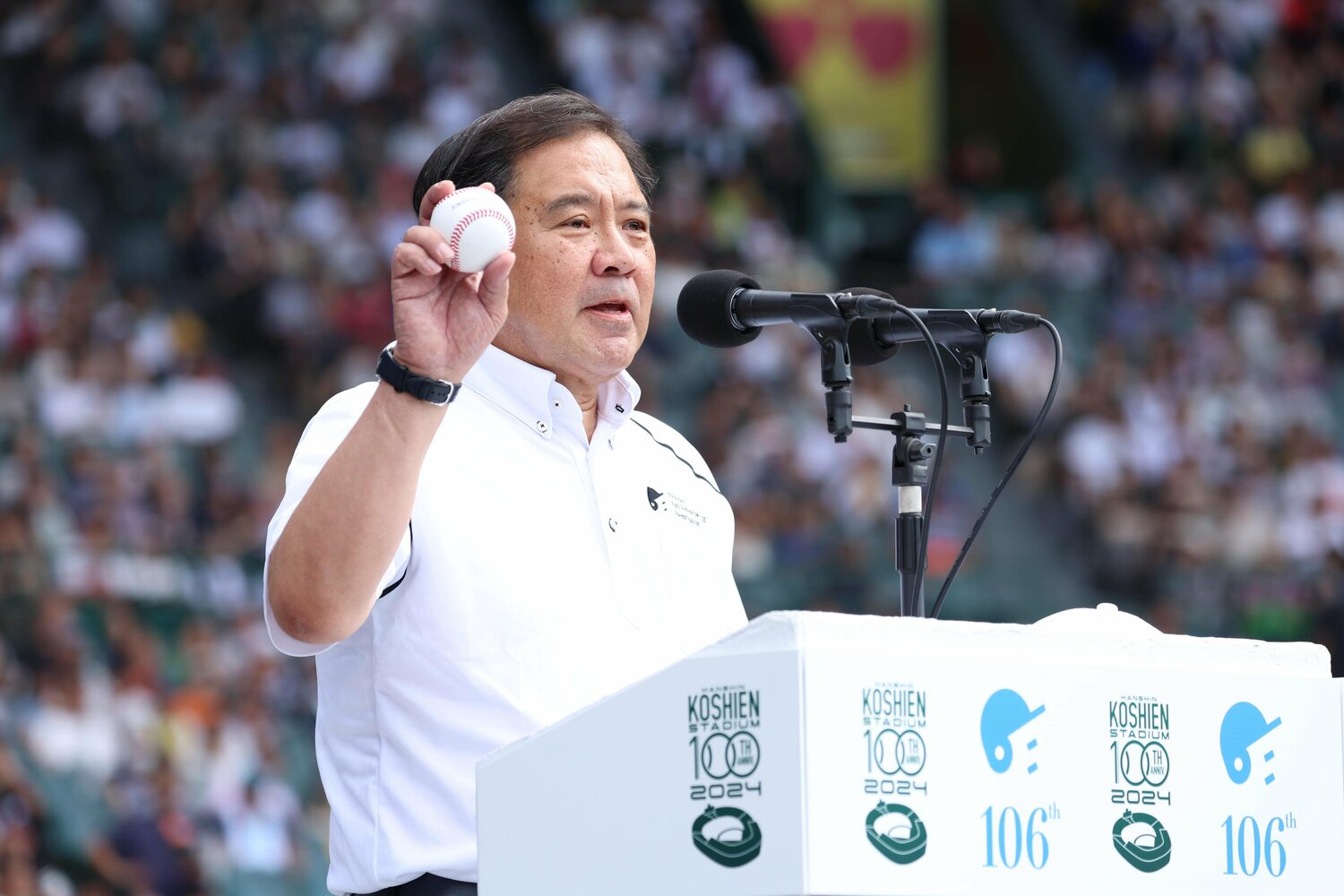 夏の甲子園、開会式での寶会長 ©JIJI PRESS