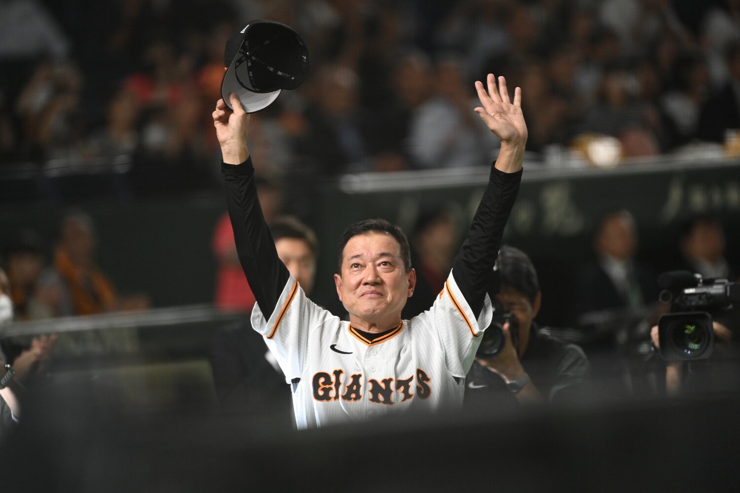 3期にわたり累計17年間指揮をとった巨人監督を退くことを決めた原辰徳。今季最終戦の退任セレモニーにて　©︎Naoya Sanuki