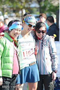 ゴール後、サポートし続けた和木（左）と笑顔を見せるクリッシー。