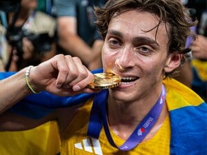 “テレビが報じない”絶対王者のウラ話「世界記録にフォーカスした瞬間、重圧が減った」…世界陸上で話題の棒高跳・デュプランティスが明かした胸の内