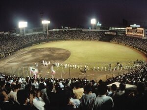 1988年にダイエーに身売りされるまで南海ホークスの本拠地だった大阪スタヂアム