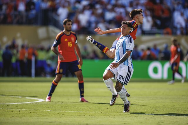写真】「ならず者」「いつもこうだ」W杯準Vアルゼンチンにスペイン、英