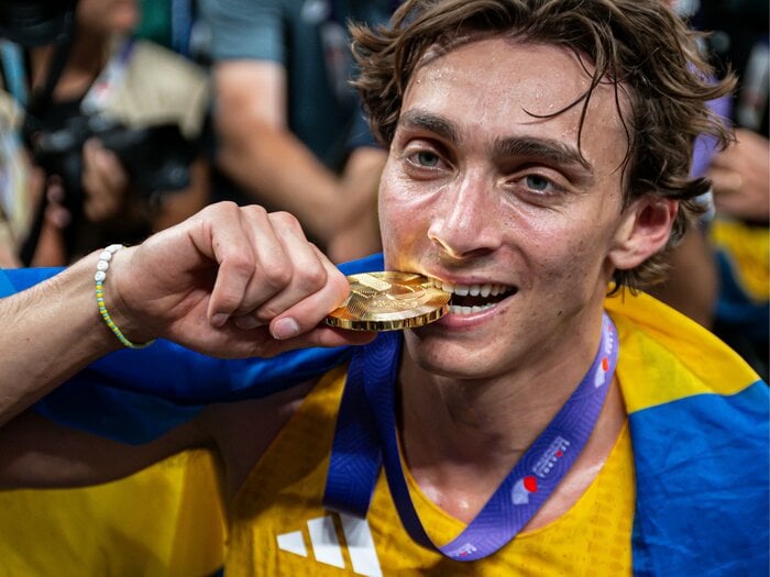 “テレビが報じない”絶対王者のウラ話「世界記録にフォーカスした瞬間、重圧が減った」…世界陸上で話題の棒高跳・デュプランティスが明かした胸の内＜Number Web＞ photograph by JIJI PRESS