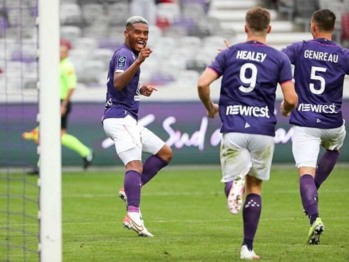 オナイウ阿道に学ぶ“新生活の心得”「Look at me！」と「シルエットはかせ」で馴染んだフランスリーグ、大迫との比較にもブレない俺流＜Number Web＞ photograph by Getty Images