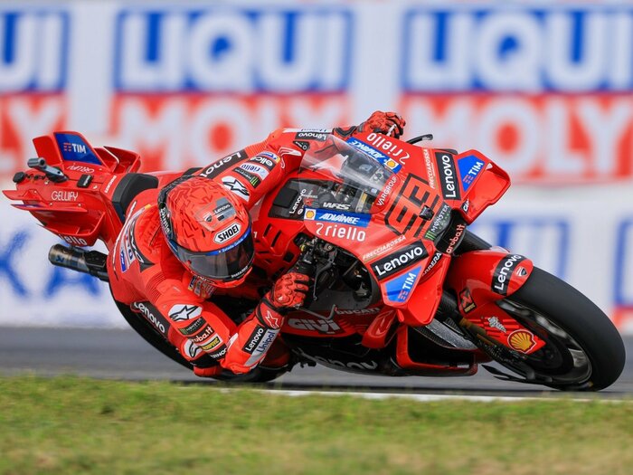 「マルケスにしか乗りこなせないマシン」とは？ MotoGPで圧倒的な強さを発揮するマルク・マルケスとライバルたちの違い＜Number Web＞ photograph by Satoshi Endo