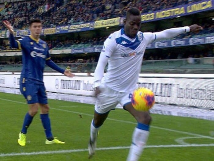 バロテッリ激怒の人種差別発言。撲滅できないセリエAが抱える闇。＜Number Web＞ photograph by Uniphoto Press