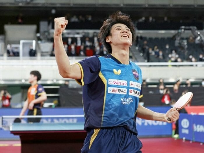 エース張本智和に続く“男子卓球の顔”に？ 全日本連覇の戸上隼輔（21歳）が冷静に分析する現在地「相手が中国人選手の時はまだ…」＜Number Web＞ photograph by JIJI PRESS