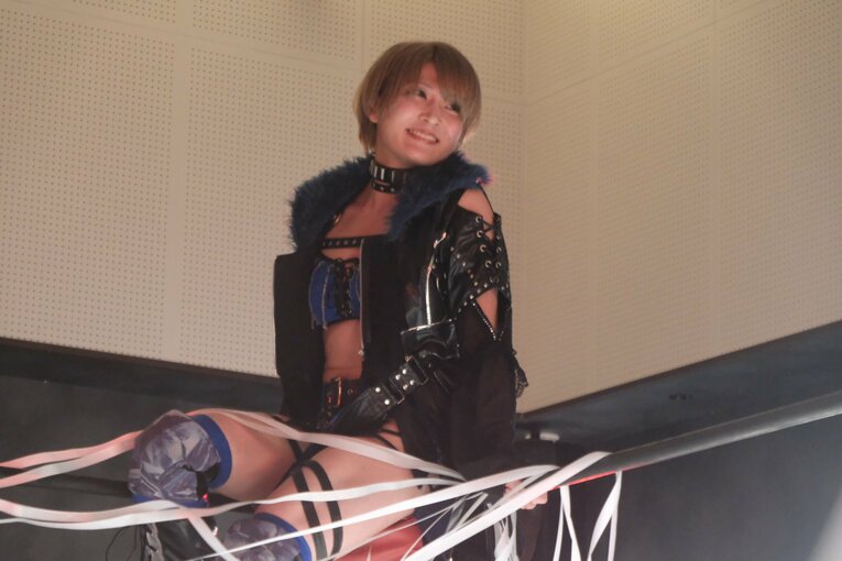 「他では見られない安納サオリだった」人気女子レスラー“3試合出ずっぱり”の凱旋興行に密着「体重が4kg減って…そりゃそうですよね」(75)