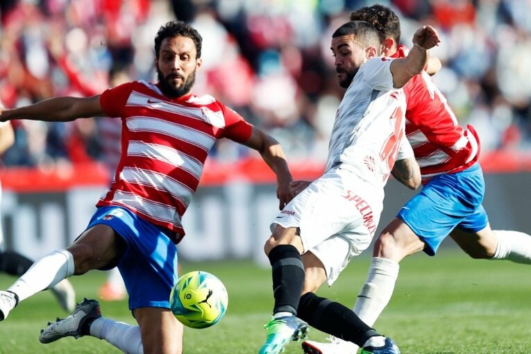 久保建英vsバルサがW杯イヤーのリーガ初戦… 年末の試合で見た「タケの身体の進化」と新星たちの奮起〈撮影者の視点〉(57)