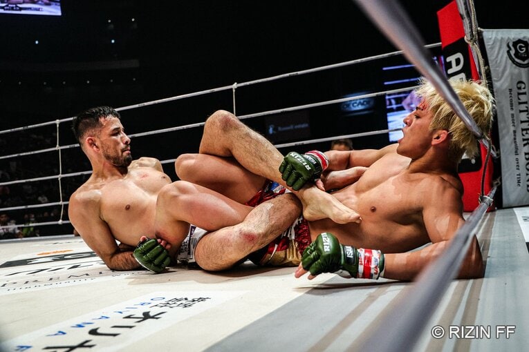鈴木千裕vs.クレベル・コイケ　©RIZIN FF