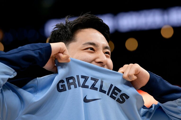 グリズリーズにすっかり馴染んだ様子の河村勇輝（23歳）。後半戦はNBAでのプレータイムをさらに増やせるか　©AP/AFLO