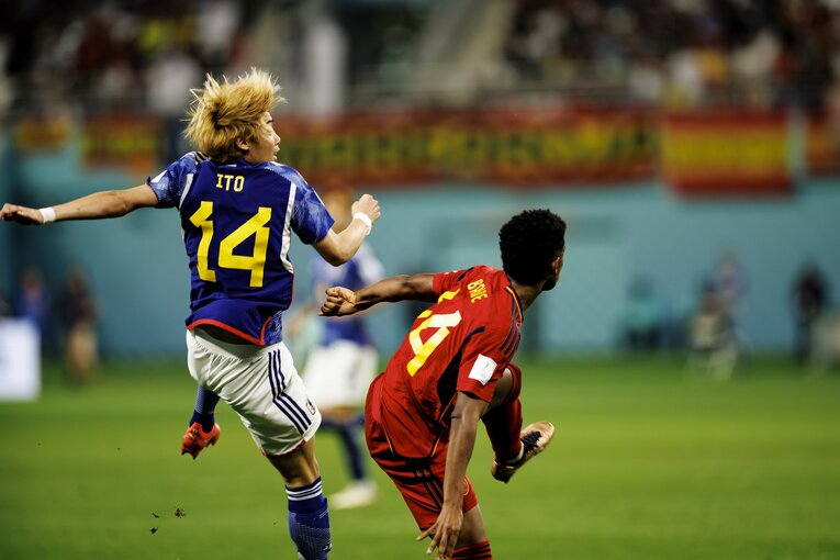 堂安のゴールを導き出した伊東のプレス　©Kiichi Matsumoto/JMPA