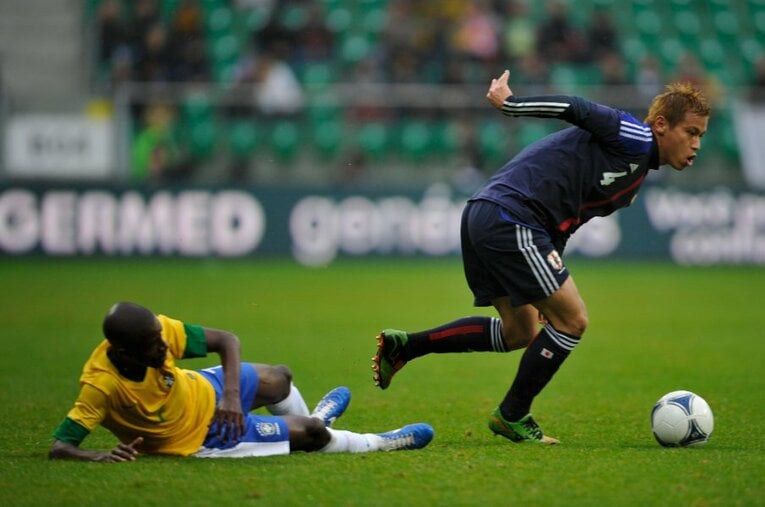 2012年10月のブラジル戦で0-4の完敗を喫するも1トップとして存在感をみせた本田圭佑。W杯優勝の目標はブレていないと語っていた ／ photograph by Takuya Sugiyama