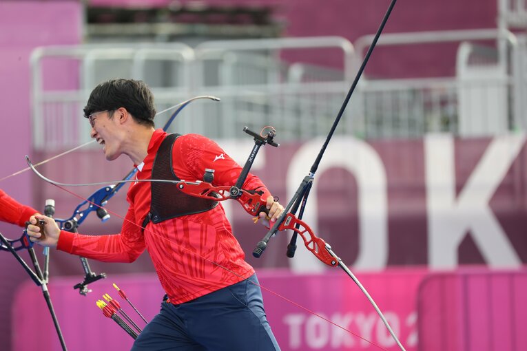 決めればメダル、外せば4位… リオでは“出場権もなかった”アーチェリー男子団体が「最後の1射」を放つまで(12)