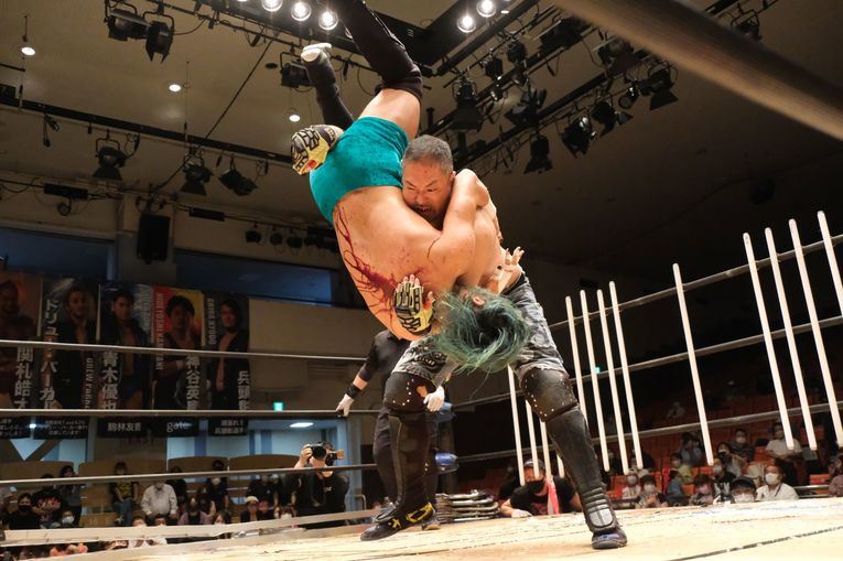 デスマッチファイター・ドリューは血がドクドク流れても試合を止めなかった 「ケガある、傷ある。でもやる。大好きだから」(36)