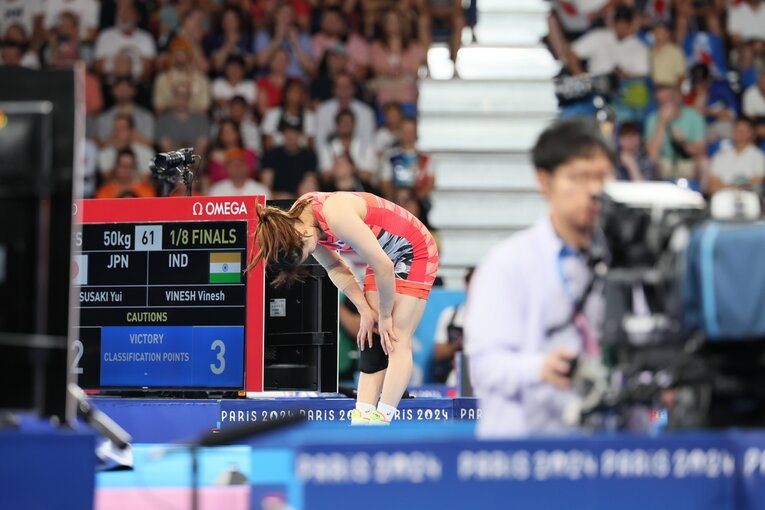 レスリング女子50kg級1回戦、須崎優衣vs.ビネシュ・フォガト　©Kaoru Watanabe/JMPA