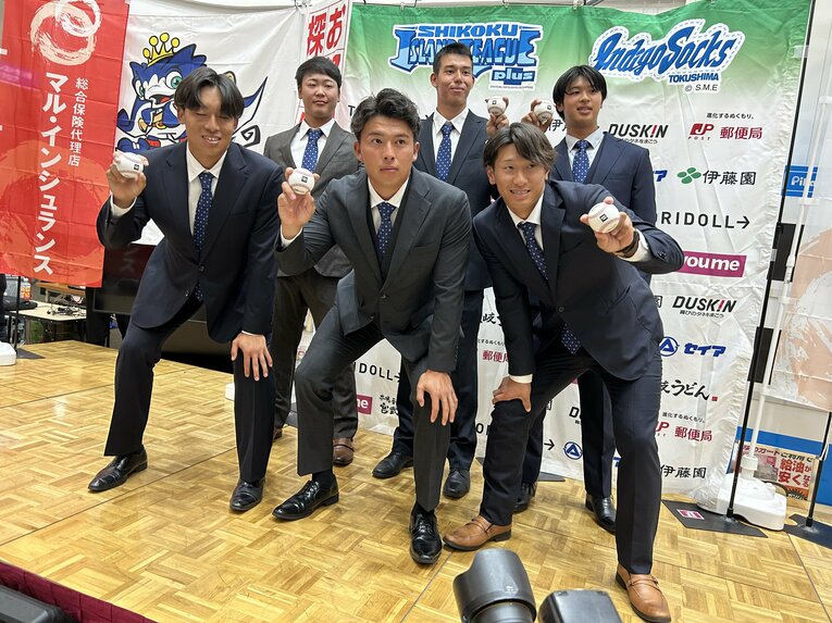 前列左から宮澤、椎葉、井上、後列左から藤田、シンクレア、谷口 ©Kou Hiroo