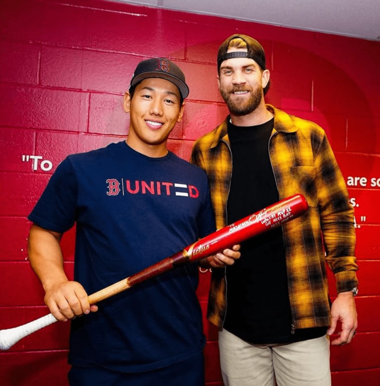 昨年、ハーパーと初対面（球団公式Instagramより）