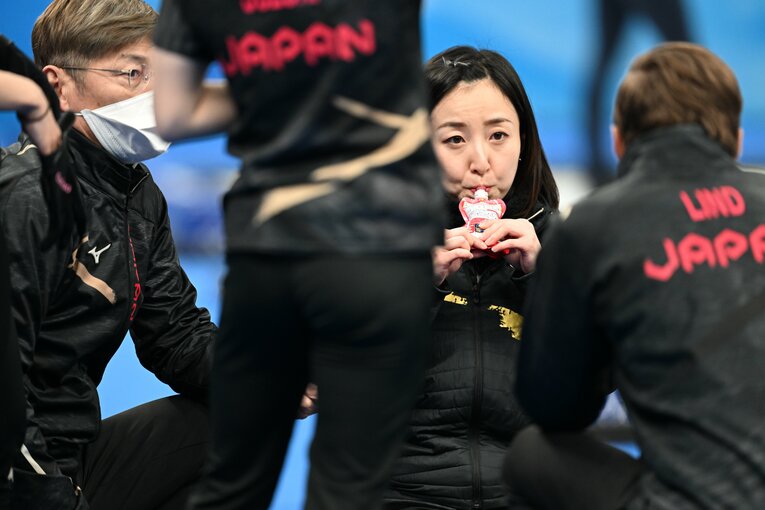 2022年北京五輪、準決勝スイス戦の“もぐもぐタイム”　©Naoya Sanuki/JMPA