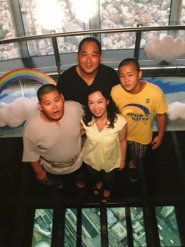 斉藤が小学生だった頃に撮影した家族写真（写真：三恵子さん提供）