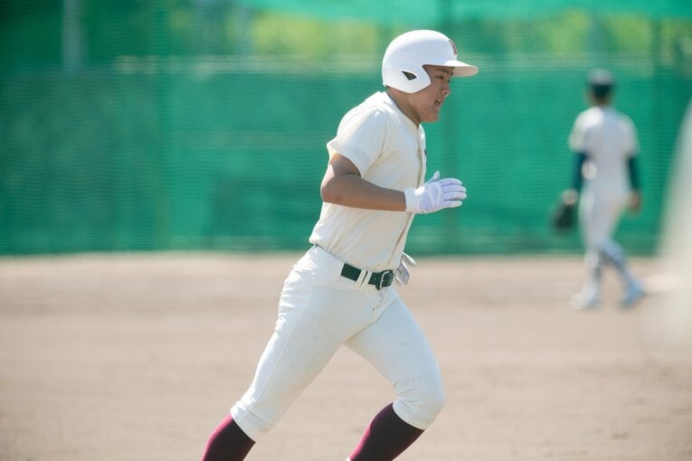 中津井琉真の本塁打で先制する早稲田実業 ©Kota Inoue