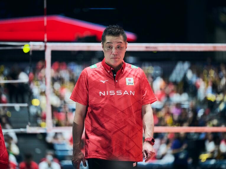 眞鍋政義監督／FIVBパリ五輪予選　©︎Yuki Suenaga