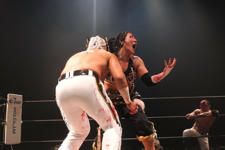 元パティシエが蛍光灯で殴り合い…“デスマッチアマゾネス”山下りなの媚びない魅力「犯罪以外なら何してもいい」 米国で男子相手に王座獲得(18)