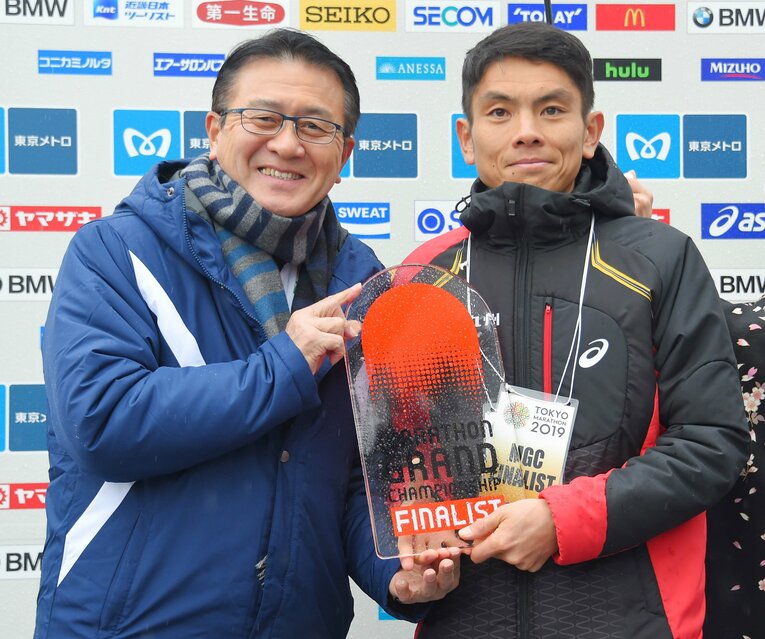 今年の4月で39歳になる“元祖・山の神”今井正人。写真は前回2019年MGCの出場権を獲得した際に、瀬古利彦氏と　©JIJI PRESS