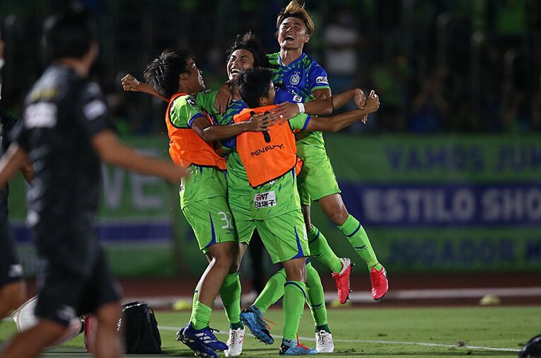 DFながら2試合連続ゴールと気を吐く大岩（中央）。なかなか勝利を掴めないチームの状況でも、前向きな言葉が目立った。 ／ photograph by J.LEAGUE