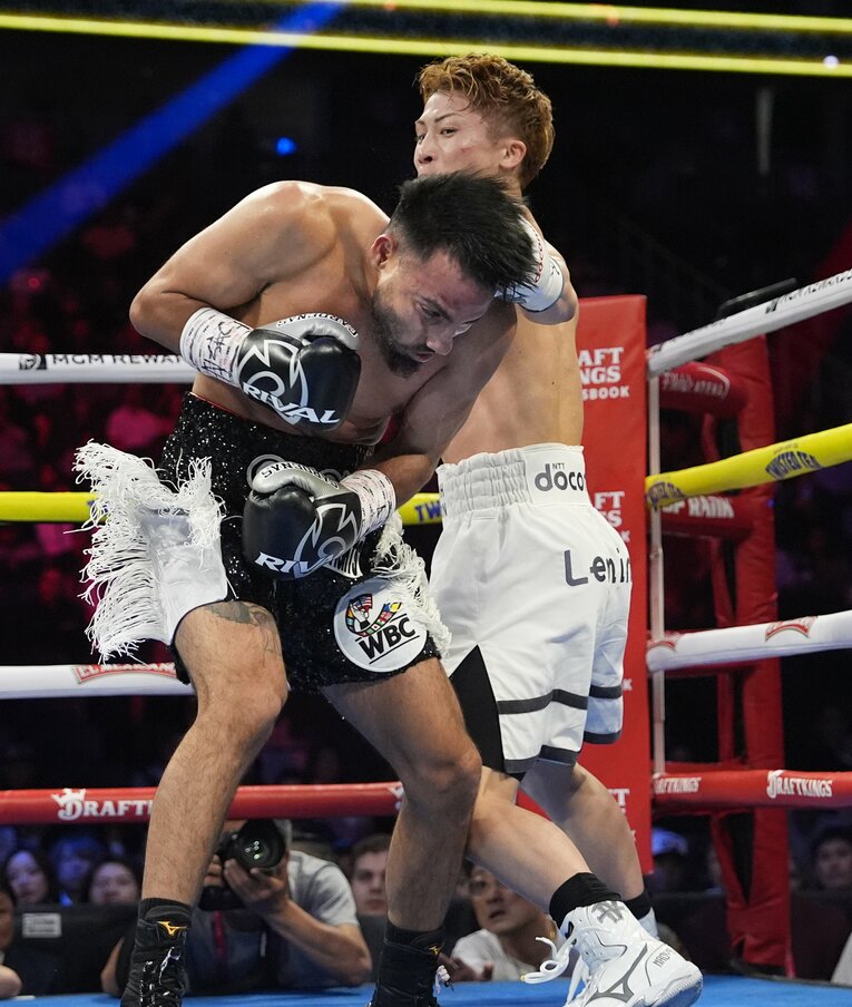 井上尚弥の左フック　©Naoki Fukuda