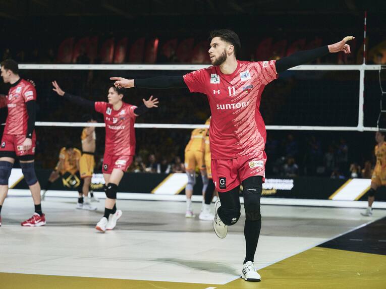 アレクサンデル・シリフカ（サントリーサンバーズ大阪）　©︎Yuki Suenaga