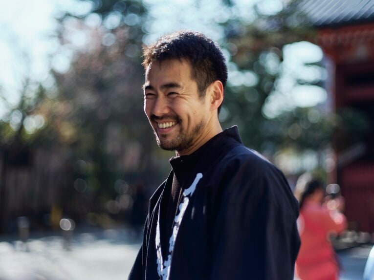 【人力車でバーチャル浅草さんぽ】元ラグビー日本代表…ムキムキの児玉健太郎さんが引く人力車で浅草を回った気になれる！　人力車夫のお仕事風景を見る　©︎Yuki Suenaga