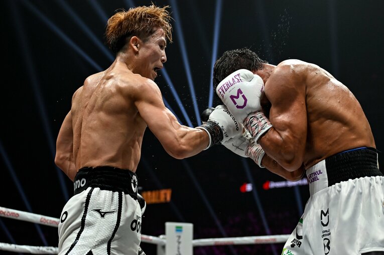 最強の挑戦者アフマダリエフを12回判定で完封した井上尚弥。この試合のポイントを元世界王者・飯田覚士が徹底解説した ／ photograph by Hiroaki Finito Yamaguchi