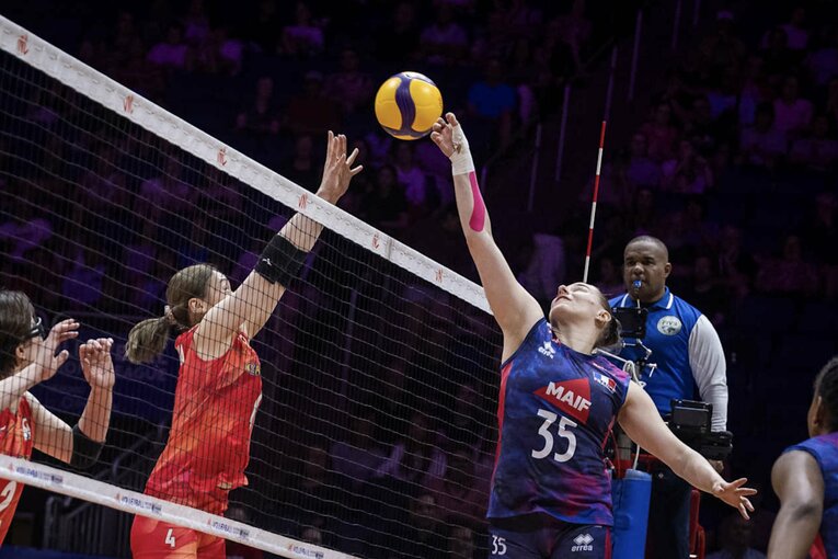 石川真佑（VNLフランス戦）©︎Volleyball World