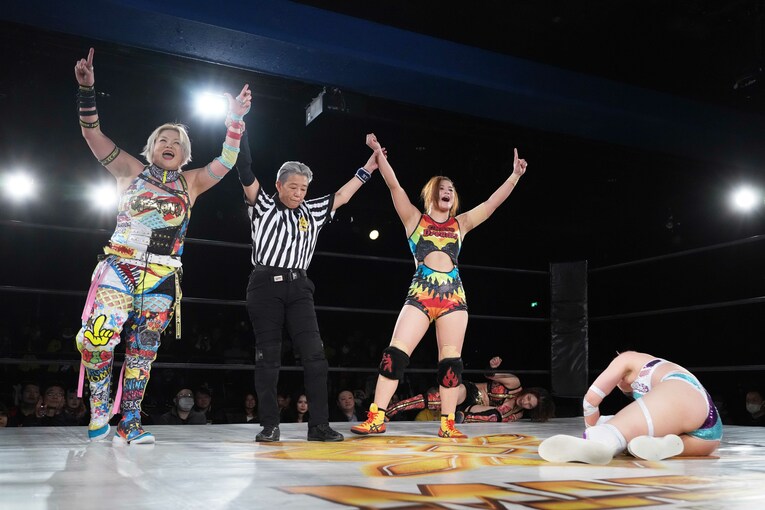 勝利した高橋奈七永と山岡聖怜　©Essei Hara