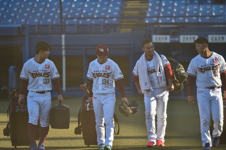 引き上げる楽天出身の選手たち。一番右が田中　©Nanae Suzuki