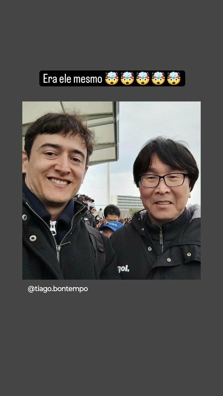 「南葛SCの試合を見に行って、キャプテン翼の作者である高橋陽一先生を発見。写真を撮らせてもらった。大感激！」　※ボンテンポ記者のインスタグラムより